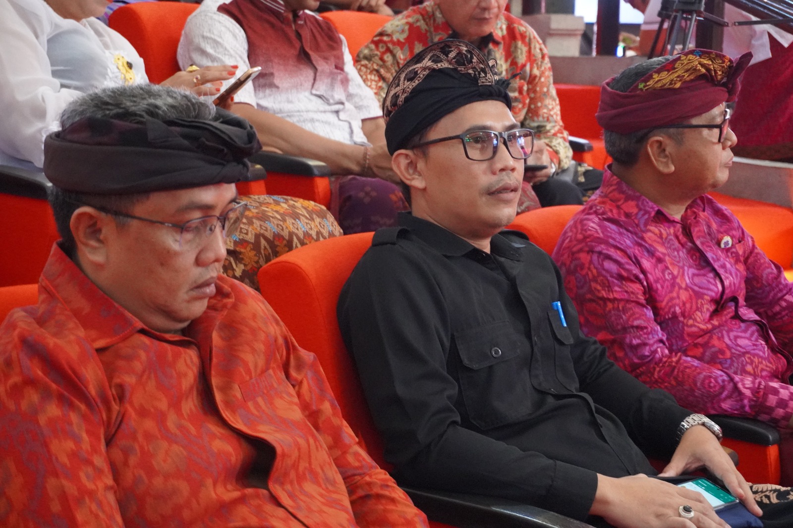 Penyerahan SK Perpanjangan PJ Bupati