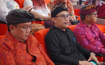 Penyerahan SK Perpanjangan PJ Bupati