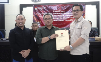 Foto Penyerahan Berita Acara